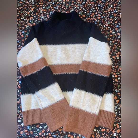 Turtleneck Pullover Sweater - Picture 3 of 6